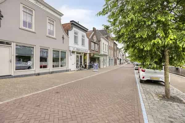 Zevenbergen Centrum: Instapklaar Appartement met Dakterras