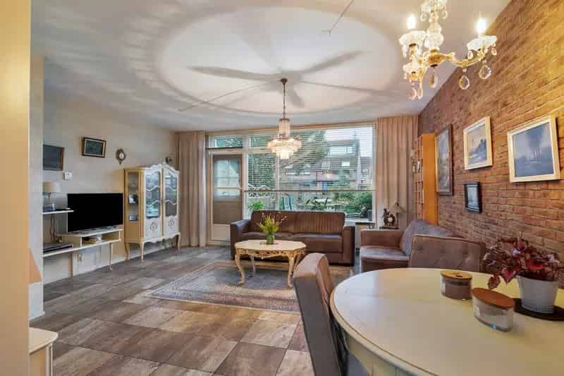Huis te koop Capelle aan den IJssel: 5 Kamer Eengezinswoning met Singeltuin