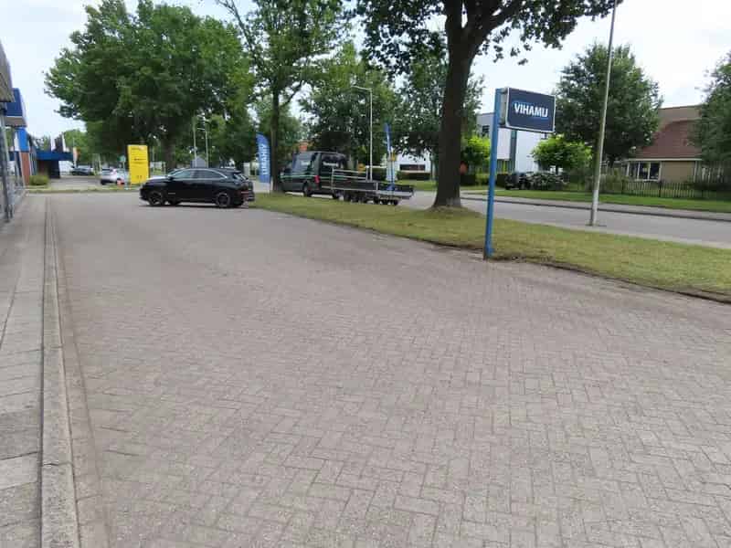 Bedrijfshal te Huur Hoogeveen Showroom Garage Werkplaats