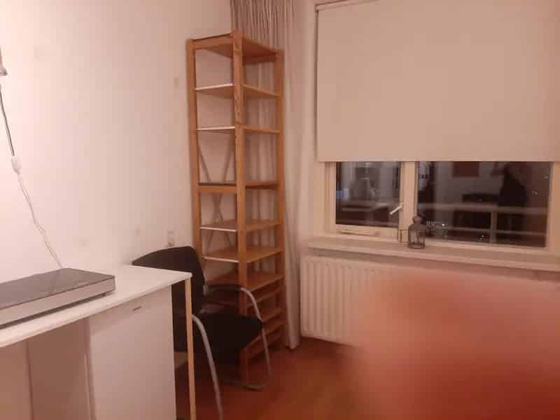 Kamer in Flat met Keukenblok