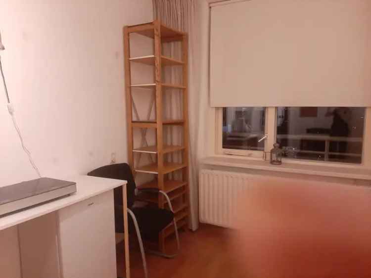 Kamer in Flat met Keukenblok