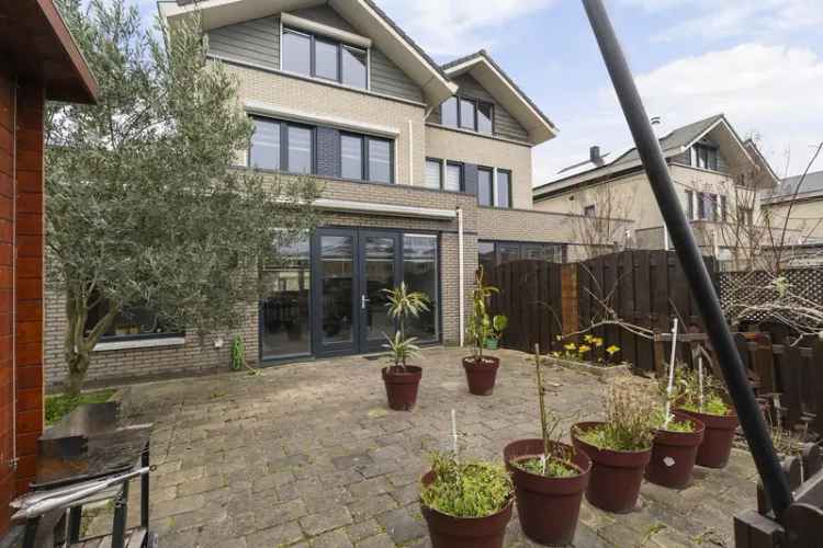 Ruime 4 Slaapkamers Tweekapper Aan Het Water Rhoon Portland