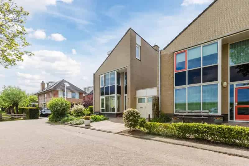 Huis te koop Mijdrecht: Ruime woning met 4 slaapkamers, tuin en garage