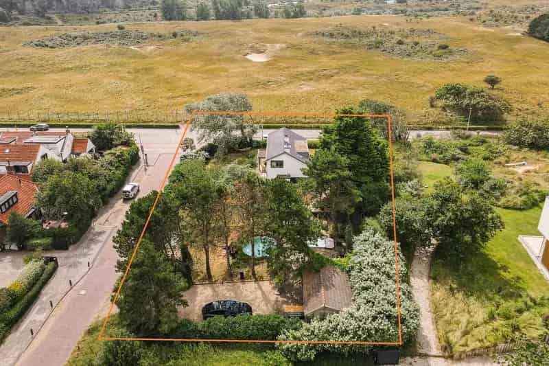 Villa te koop Zandvoort: Luxe villa met duinuitzicht en royale tuin