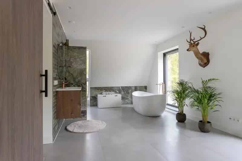 Villa Oisterwijk: Duurzaam Design met 2 Badkamers en Prachtige Tuin