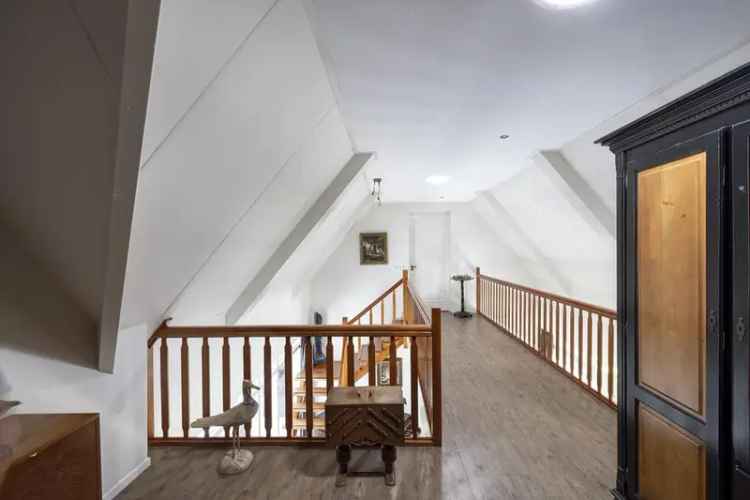 Luxe Landhuis met Bijgebouw Oosterwolde