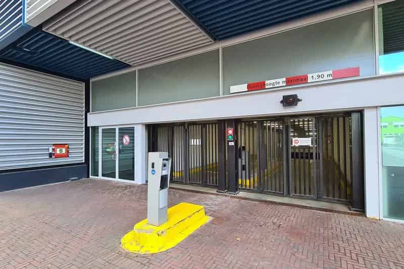 3 Parkeerplaatsen te Huur Rotterdam Lloydstraat STC
