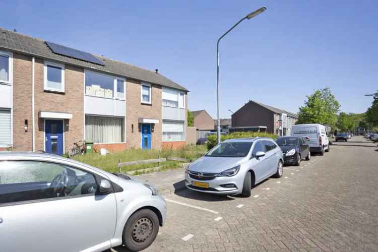 2 Slaapkamers Eengezinswoning Oosterhout Nabij Winkelcentrum