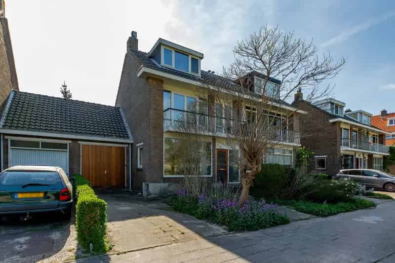 2-onder-1-kapwoning Rotterdam Overschie Garage Tuin 4 slaapkamers