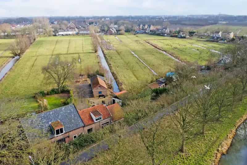 Vrijstaande Boerderij met Schuur Hoogvliet