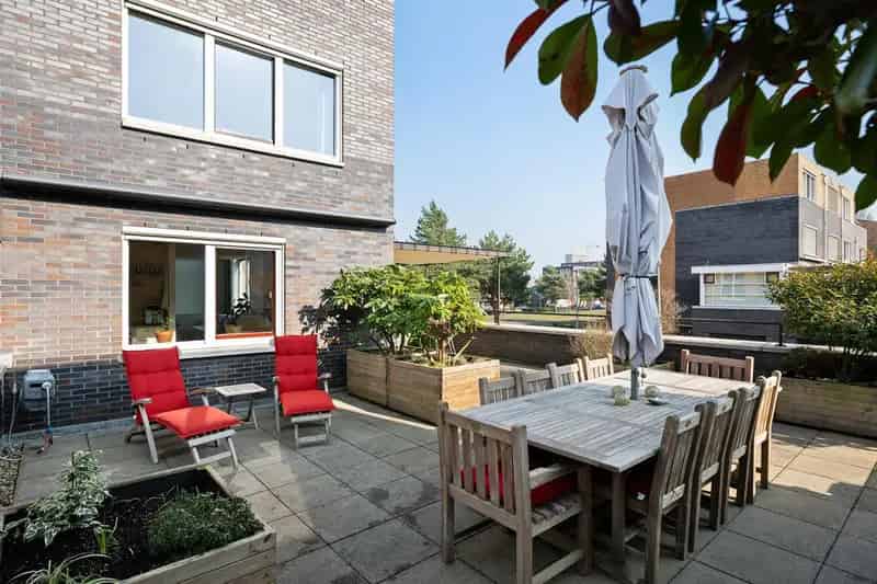 Royale Hoekwoning Rotterdam 4 Slaapkamers 150m2 Dakterras Garage
