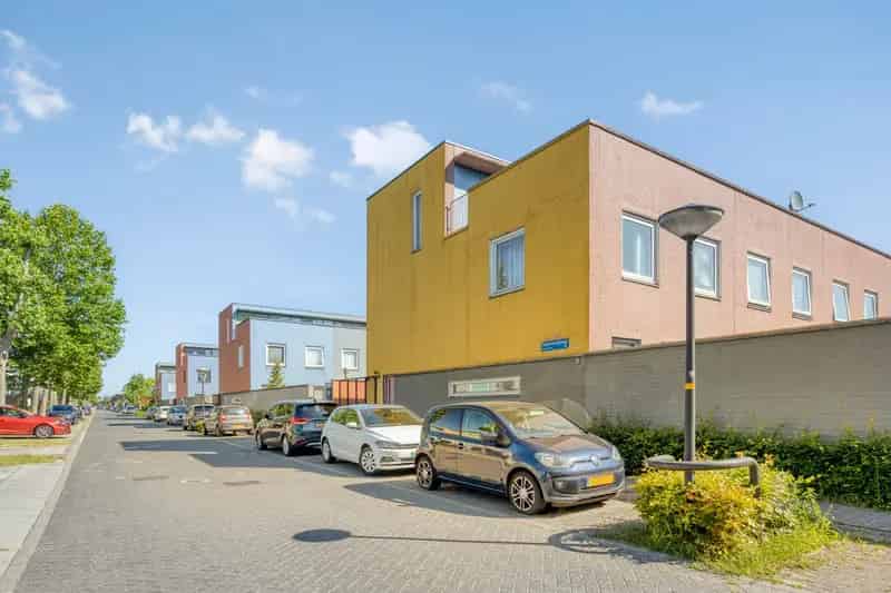 Huis te koop Regenboogweg Almere 3 slaapkamers dakterras