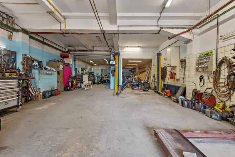 Huis te koop Zaanstraat: Garage & Bovenwoning 380m²