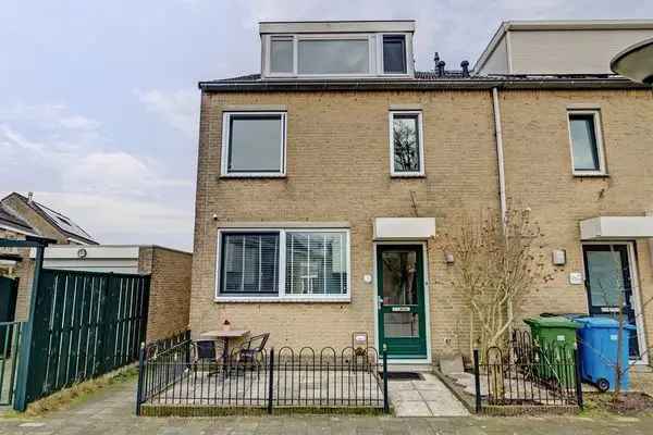 Hoekwoning Rijswijk nabij Delft 4 slaapkamers ruime tuin