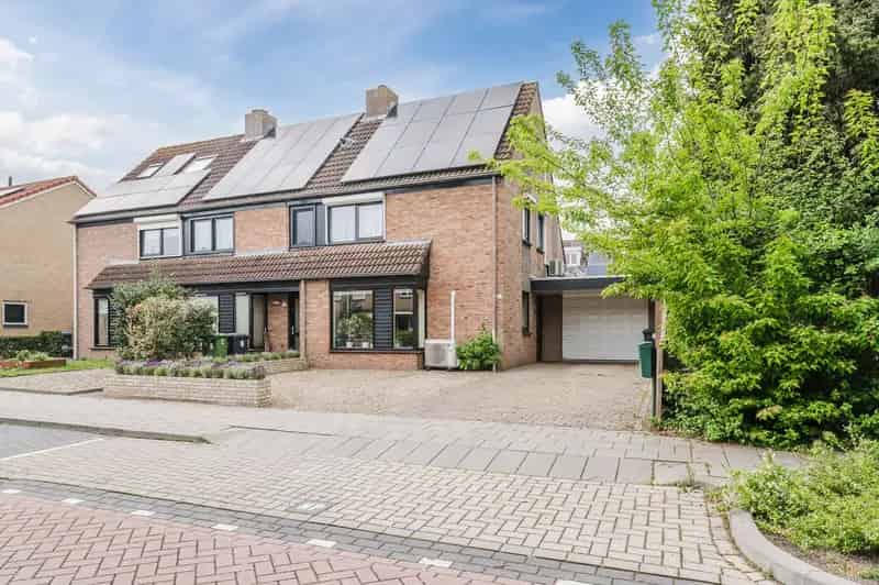 Hoekwoning Oosterhout Zuid: Ruime gezinswoning met garage en tuin