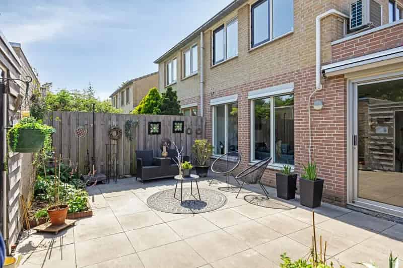 Huis te koop Zaltbommel: Moderne semi-bungalow met gelijkvloerse slaapkamer