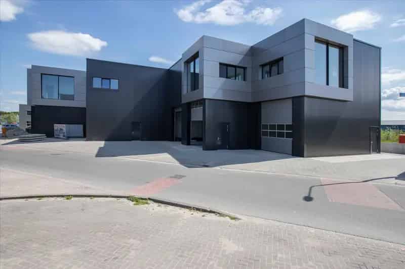 Bedrijfshal te Huur Hasselt 60m² Kantoor 60m²