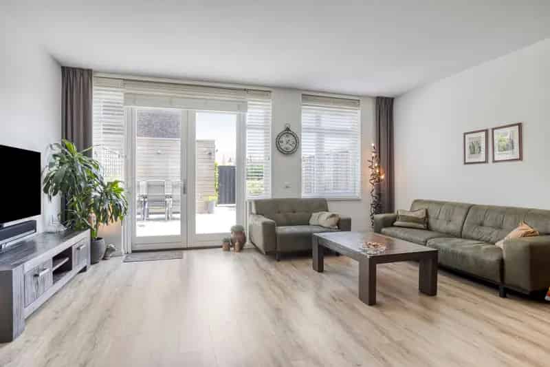 5-kamer Eengezinswoning Moerkapelle: Moderne Keuken, Badkamer & Ruime Tuin