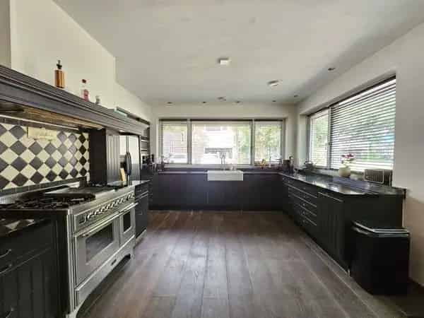 Luxueuze Gemeubileerde Benedenwoning 12 Maanden