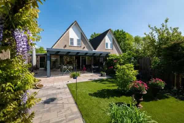 2-onder-1-kapwoning te koop Ruime tuin Garage 22 Zonnepanelen