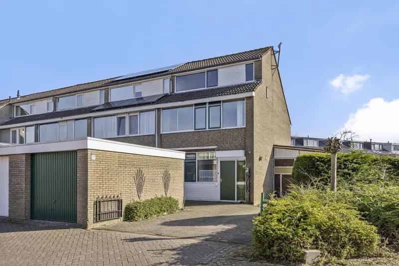 Ruime Hoekwoning nabij Zegerplas 5 Slaapkamers 2 Garages