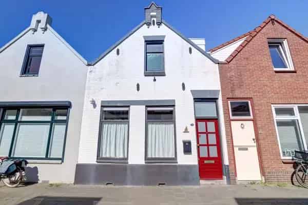 Tussenwoning 3 slaapkamers Diepe tuin West gelegen
