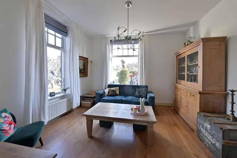 Karakteristiek huis te koop in Laren: Ruime woning met souterrain
