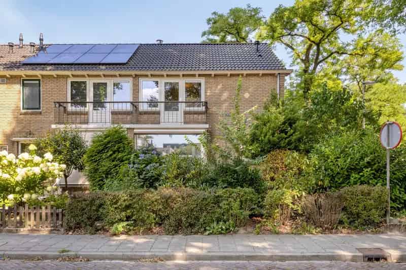Huis te koop Epe Roggestraat: Sfeervolle hoekwoning met garage