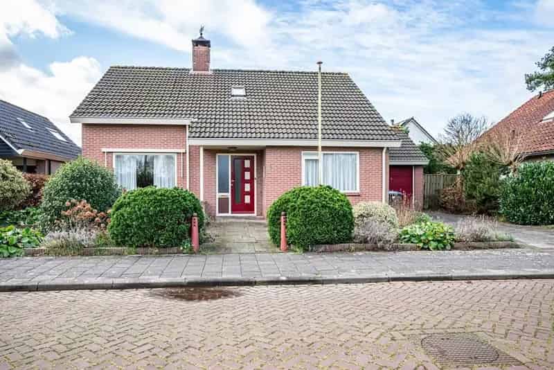 Levensloopbestendige woning Emmeloord Ruime tuin Garage