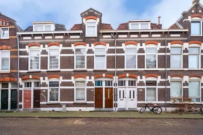 Kluswoning Dordrecht: Twee Woningen op 85m2 met Achtertuin