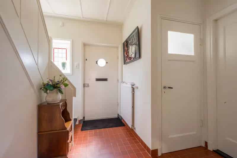 Jaren 30 woning Nijkerk 739m2 3 slaapkamers Ruime tuin Garage