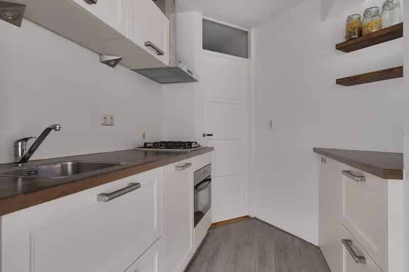 Appartement Huizen: Nieuwe keuken badkamer CV ketel balkon
