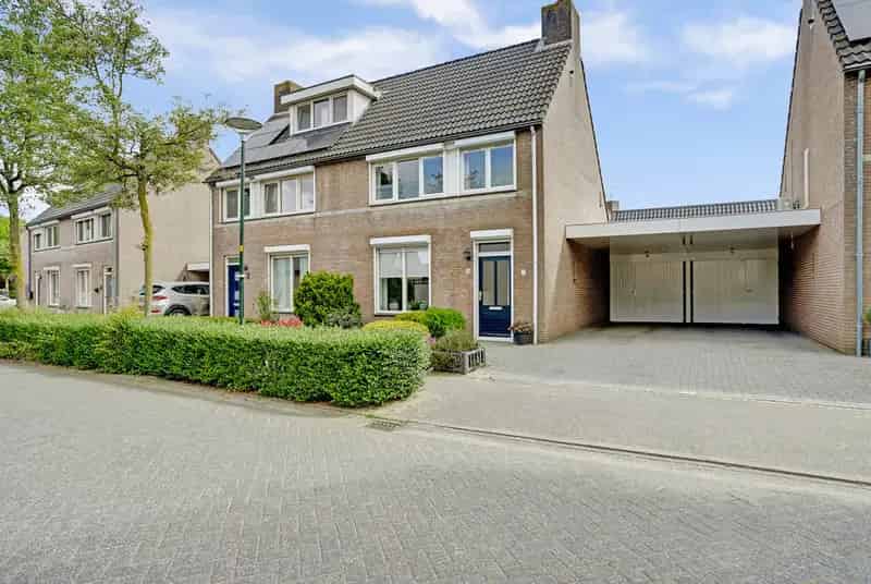 Ruime Familiewoning 4 slaapkamers Hapert Garage Carport