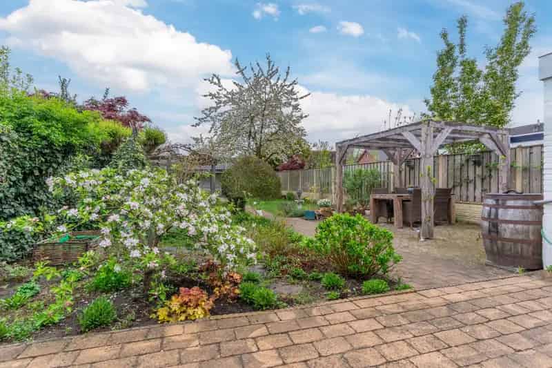 Vrijstaande woning Geldrop: Ruime tuin, bijgebouw & laadpaal