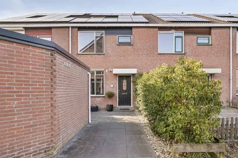 Ruime 5 Slaapkamers Middenwoning Energiezuinig Perfecte Staat