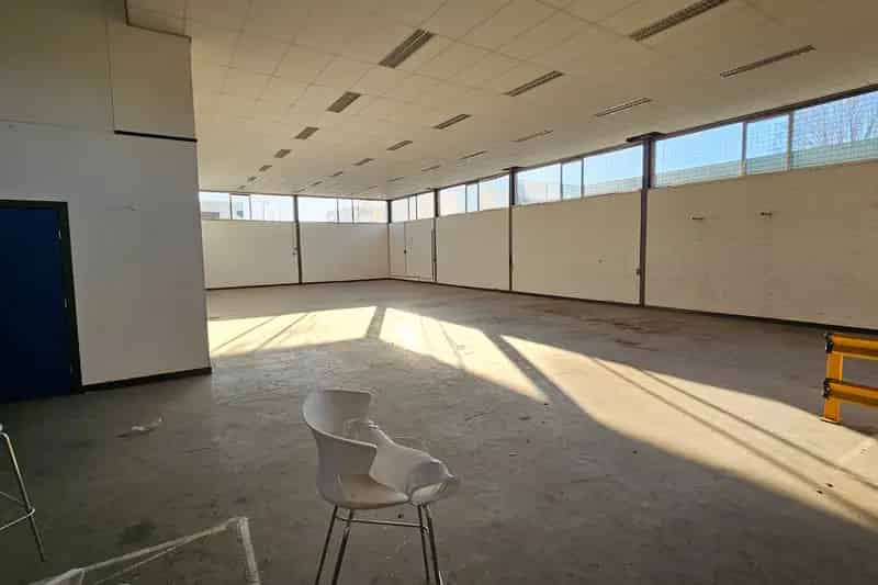 Bedrijfshal te Huur Almere Haven 360m2 Kantoor 275m2