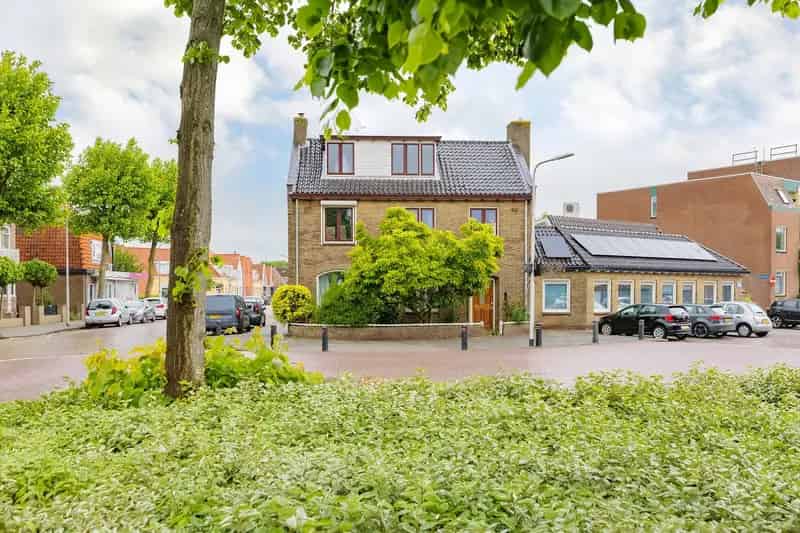 Huis te koop IJmuiden: Ruime hoekwoning met royale garage
