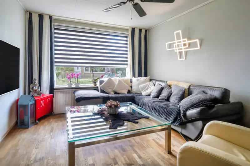 Tussenwoning Geleen 4 slaapkamers Zonnepanelen Garage