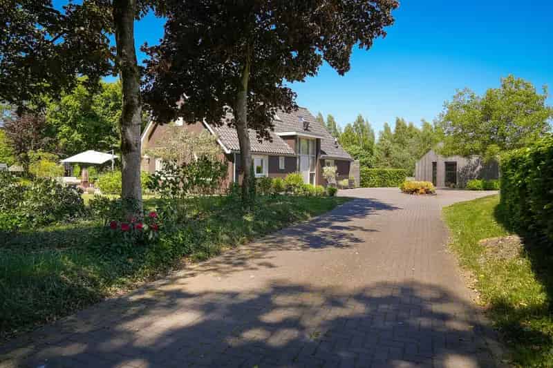 Luxe Villa met Bijgebouw in Epse Nabij Deventer