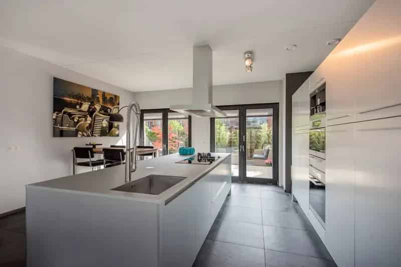 Huis te koop Nootdorp: Ruime woning aan het water met 4 slaapkamers