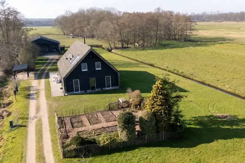 Huis te koop Eemnes: Duurzame woning met zwembad en atelier