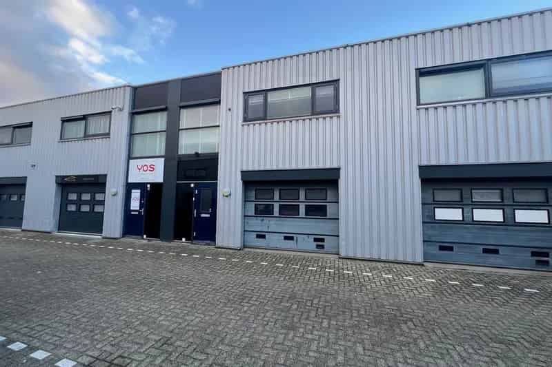 Bedrijfshal Rotterdam - 140m² Kantoor en Opslagruimte te Huur