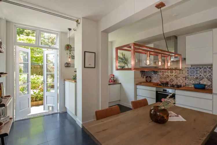 Appartement te koop Delft: Jaren 30 woning met karakteristieke details