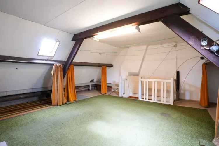 Ruime jaren 30 woning te Landgraaf met garage en diepe tuin