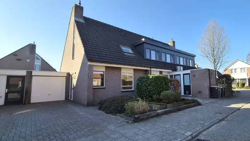 Ruime Hoekwoning met Garage - Instapklaar Gerenoveerd