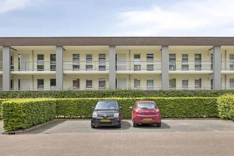 Ruim Appartement PC Hooftstraat - Balkon - Eigen Parkeerplaats
