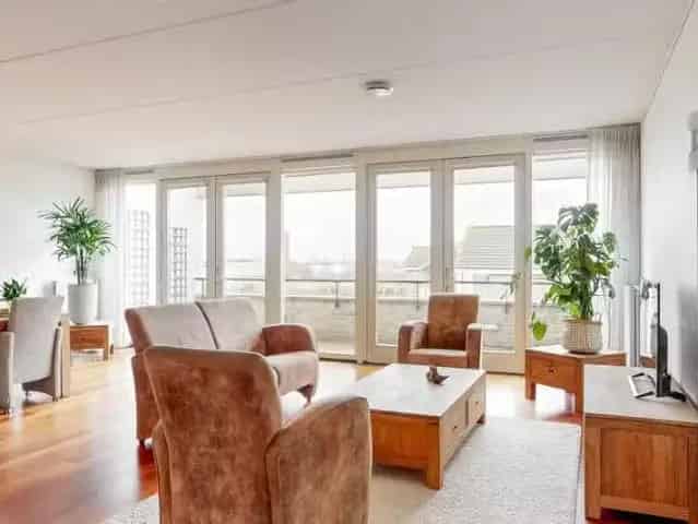 Royale bovenwoning Aalsmeer: 118m², 11 zonnepanelen, parkeerplaats