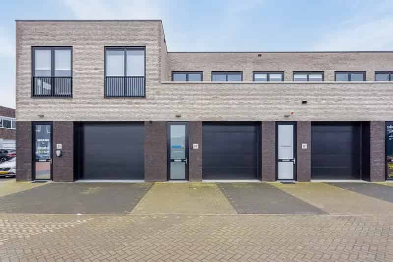 Bedrijfshal te Huur Nieuwerkerk aan den IJssel 92m²
