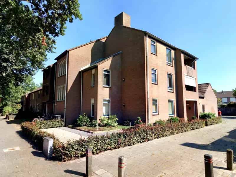 Hoekwoning nabij park en voorzieningen