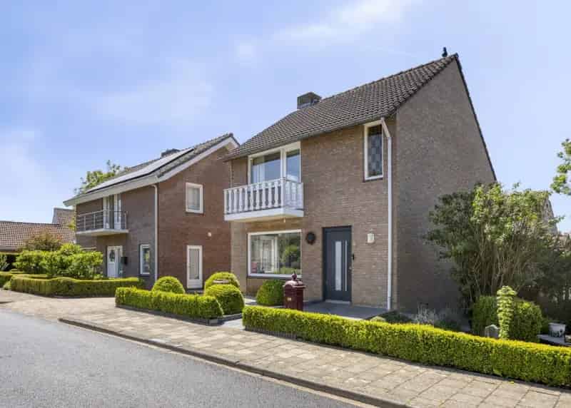 Huis Te Koop , 8, Monsigneur Willigersstraat, Gronsveld, Limburg
